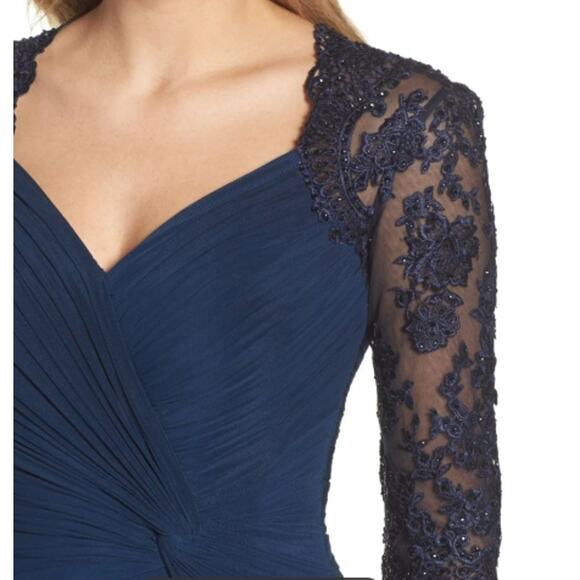 La Femme Sweetheart Neck Lace Sleeve Knot Detail Gown Dress Sz 18 Navy 23244 NEW - Picture 4 of 8